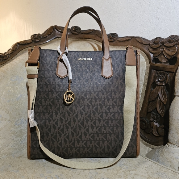Michael Kors Handbags - Michael Kors Mercer Pebbled  Leather Large Crossbody Bag